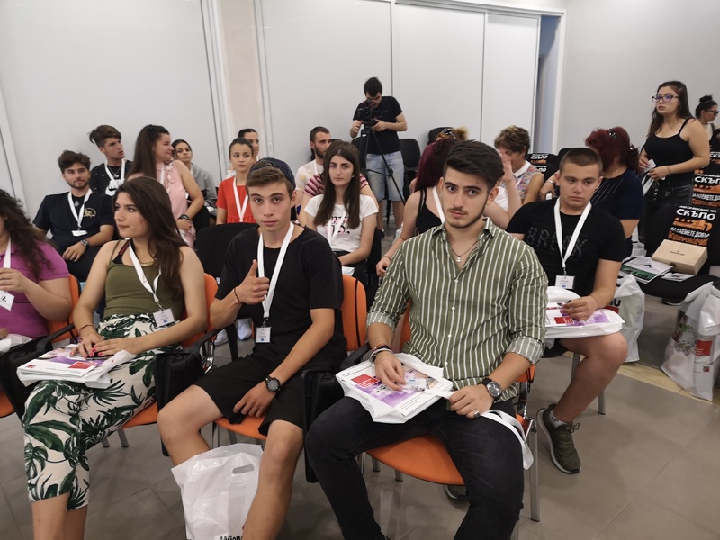 Ученици от ПГСАГ участваха в първата LEADERS SUMMER ACADEMY в Габрово