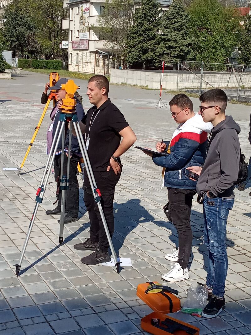 Най-добрите млади геодезисти отново са от Бургас