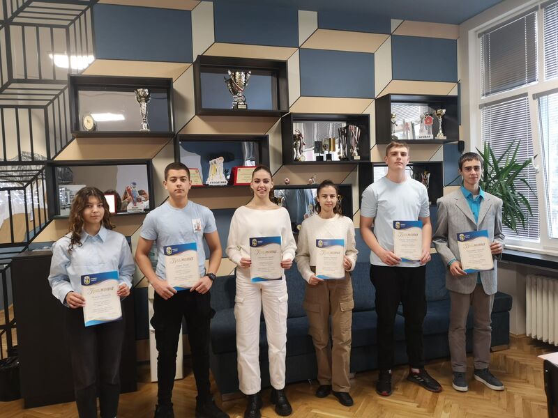 Наградени ученици от ПГСАГ от кмета на Бургас Димитър Николов