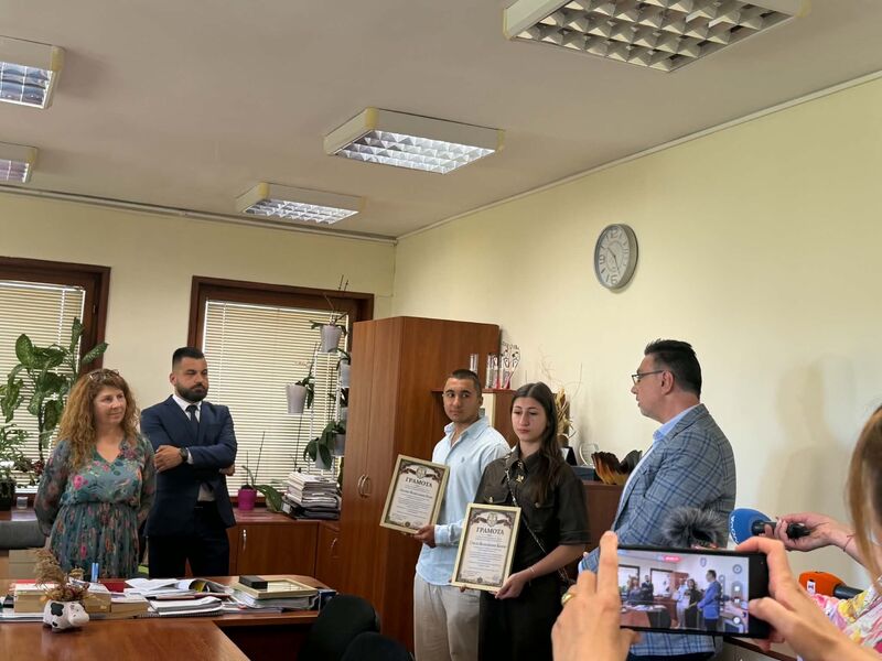 Ученици от ПГСАГ „Кольо Фичето“ бяха отличени за достойна гражданска постъпка